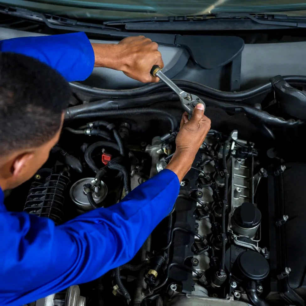 Reparación de motor en bongo carpits